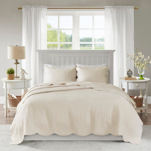 3-Piece Reversible Scalloped Edge Quilt Set - Cream King/Cal King, Lightweight Cottage Style Bedding