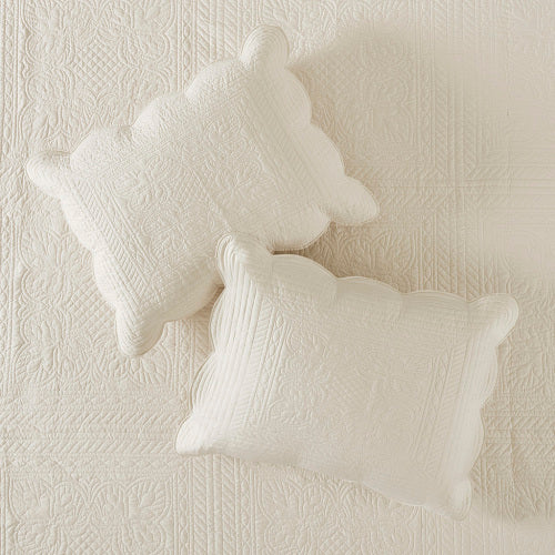 3-Piece Reversible Scalloped Edge Quilt Set - Cream King/Cal King, Lightweight Cottage Style Bedding