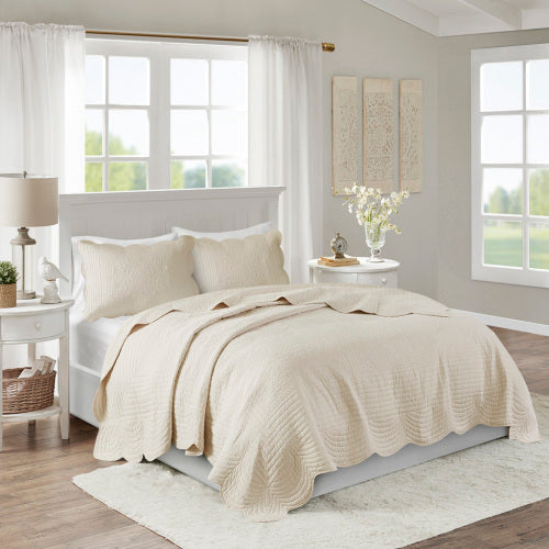 3-Piece Reversible Scalloped Edge Quilt Set - Cream King/Cal King, Lightweight Cottage Style Bedding