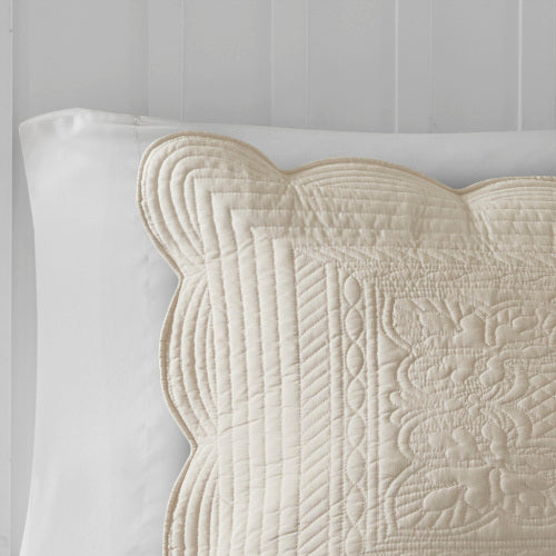 3-Piece Reversible Scalloped Edge Quilt Set - Cream King/Cal King, Lightweight Cottage Style Bedding